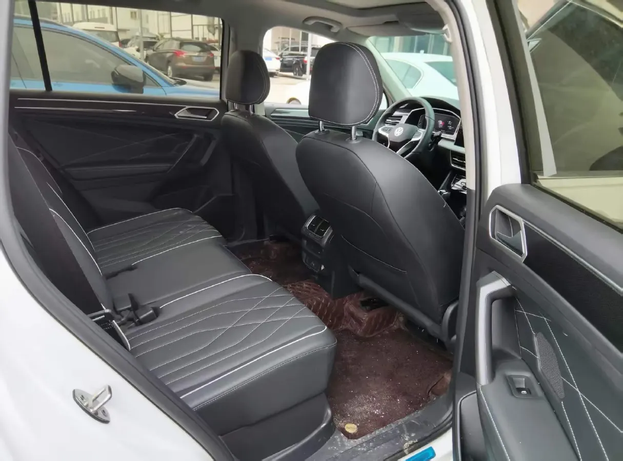 2024 Volkswagen Tiguan L 2.0T 186HP L4 7DCT,autocango,china used car exporter,china ev exporter,chinese used car exporter,chinese used ev exporter