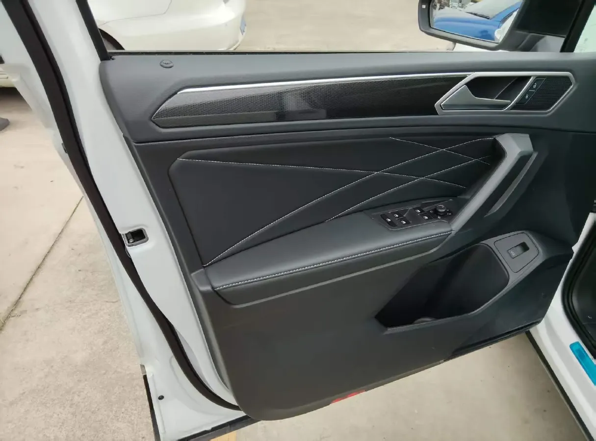 2024 Volkswagen Tiguan L 2.0T 186HP L4 7DCT,autocango,china used car exporter,china ev exporter,chinese used car exporter,chinese used ev exporter