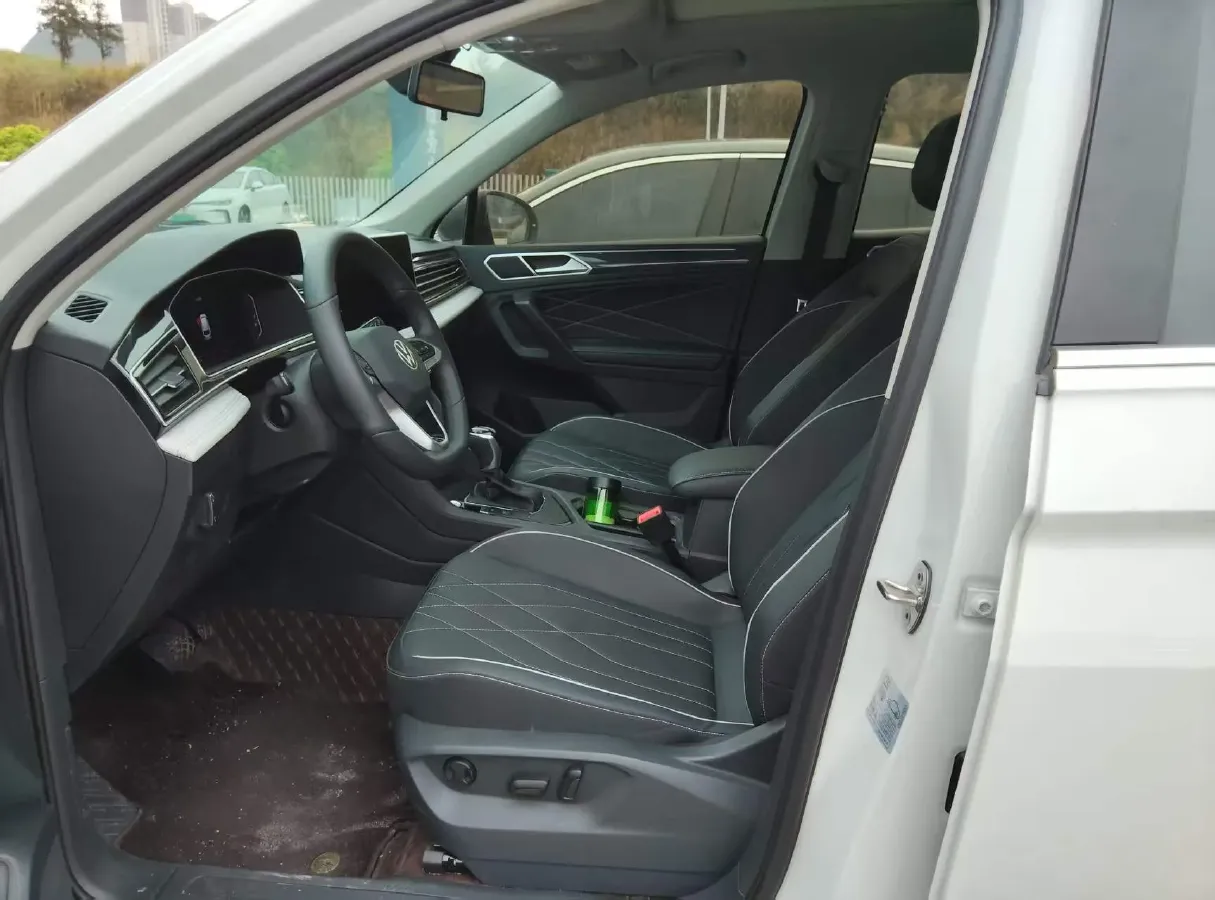 2024 Volkswagen Tiguan L 2.0T 186HP L4 7DCT,autocango,china used car exporter,china ev exporter,chinese used car exporter,chinese used ev exporter