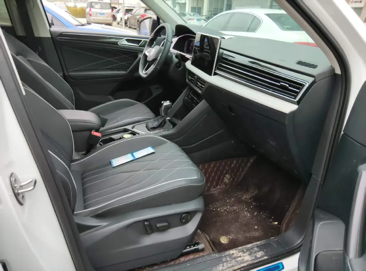 2024 Volkswagen Tiguan L 2.0T 186HP L4 7DCT,autocango,china used car exporter,china ev exporter,chinese used car exporter,chinese used ev exporter