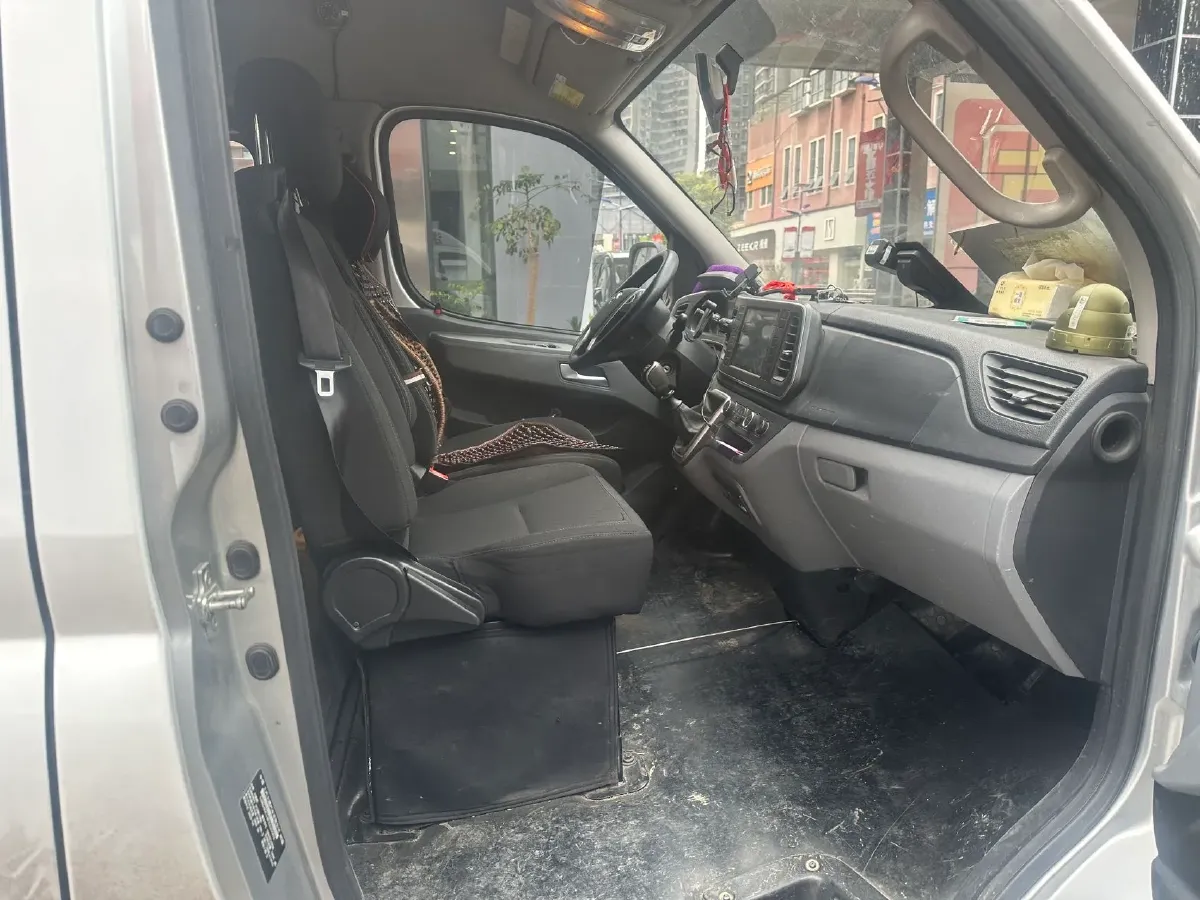 2023 MAXUS XinTu V80 2.0T 139HP L4 6MT,autocango,china used car exporter,china ev exporter,chinese used car exporter,chinese used ev exporter