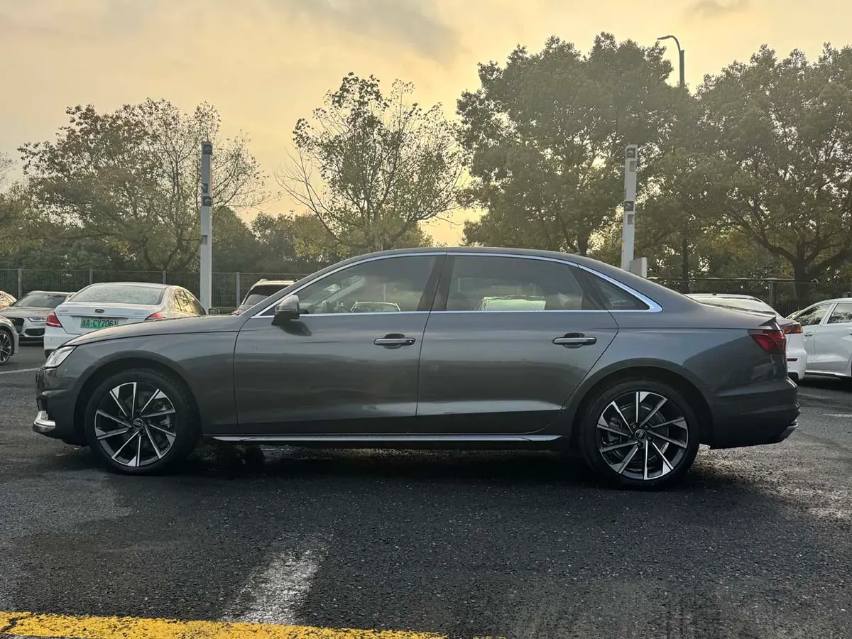 2022 Audi A4L 2.0T 190HP L4 7DCT,autocango,china used car exporter,china ev exporter,chinese used car exporter,chinese used ev exporter