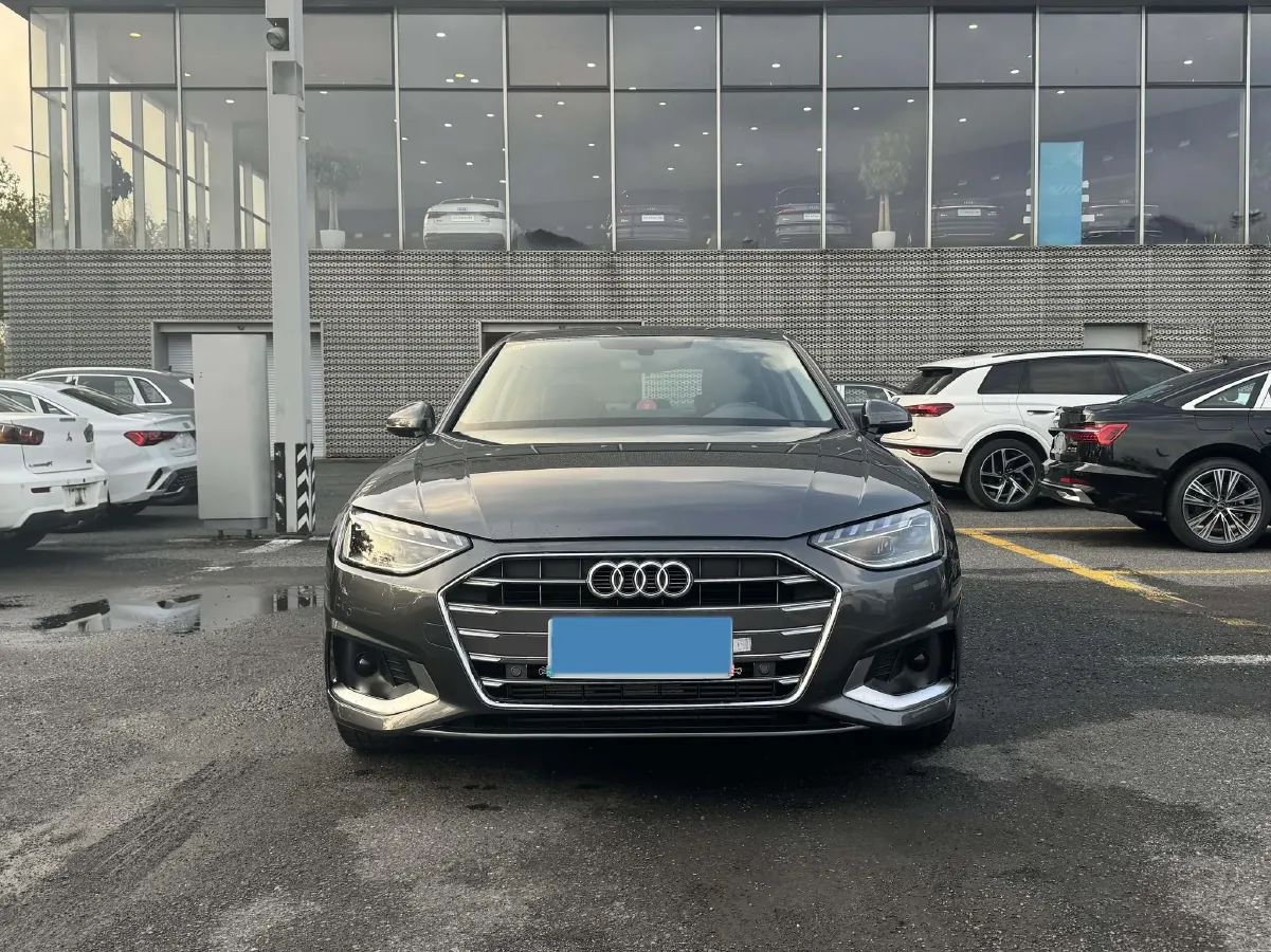 2022 Audi A4L 2.0T 190HP L4 7DCT,autocango,china used car exporter,china ev exporter,chinese used car exporter,chinese used ev exporter