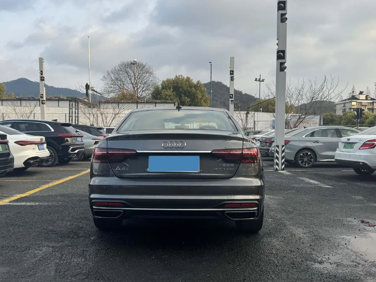 2022 Audi A4L 2.0T 190HP L4 7DCT,autocango,china used car exporter,china ev exporter,chinese used car exporter,chinese used ev exporter