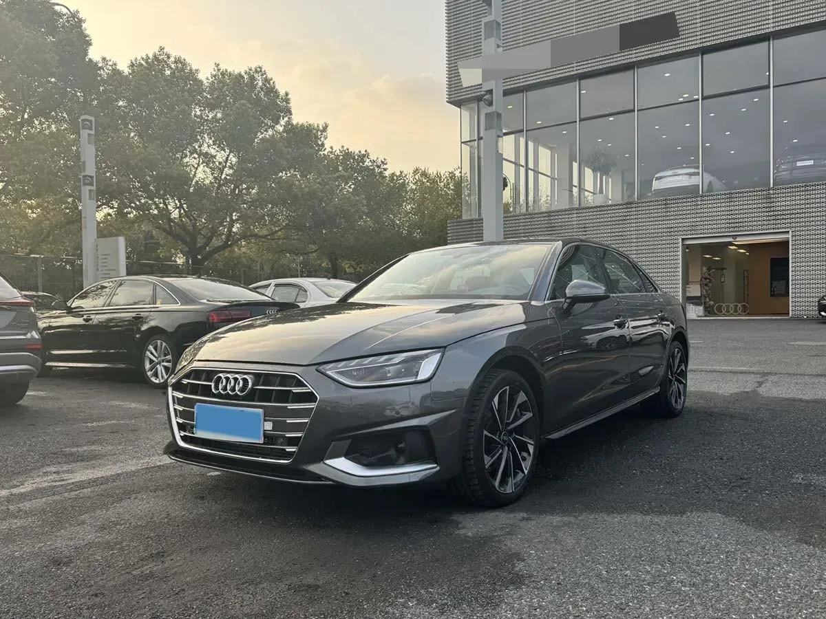 2022 Audi A4L 2.0T 190HP L4 7DCT,autocango,china used car exporter,china ev exporter,chinese used car exporter,chinese used ev exporter
