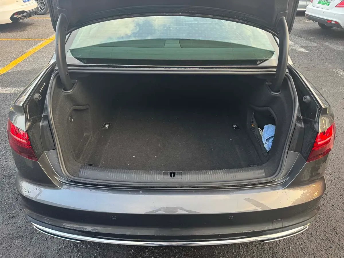 2022 Audi A4L 2.0T 190HP L4 7DCT,autocango,china used car exporter,china ev exporter,chinese used car exporter,chinese used ev exporter