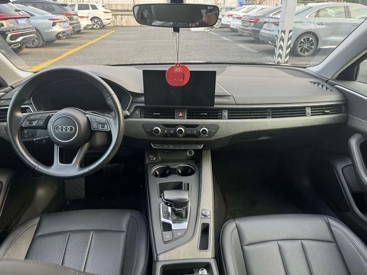 2022 Audi A4L 2.0T 190HP L4 7DCT,autocango,china used car exporter,china ev exporter,chinese used car exporter,chinese used ev exporter