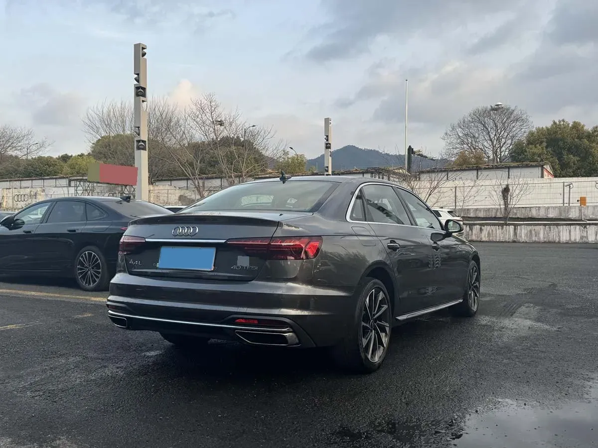 2022 Audi A4L 2.0T 190HP L4 7DCT,autocango,china used car exporter,china ev exporter,chinese used car exporter,chinese used ev exporter