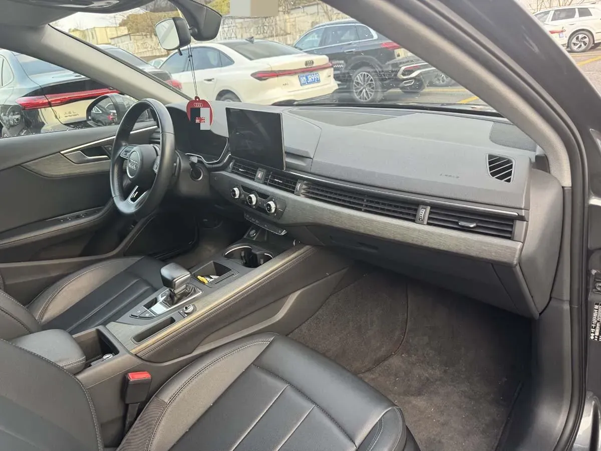 2022 Audi A4L 2.0T 190HP L4 7DCT,autocango,china used car exporter,china ev exporter,chinese used car exporter,chinese used ev exporter