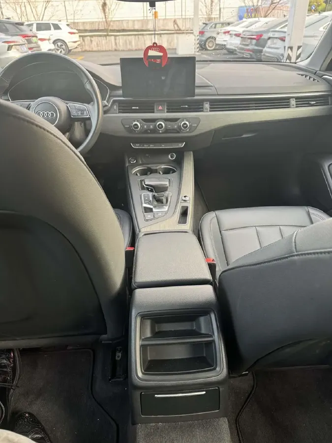 2022 Audi A4L 2.0T 190HP L4 7DCT,autocango,china used car exporter,china ev exporter,chinese used car exporter,chinese used ev exporter