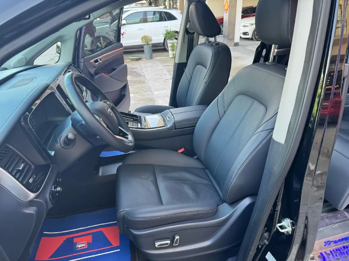 2021 GAC Trumpchi M8 2.0T 252HP L4 8AT,autocango,china used car exporter,china ev exporter,chinese used car exporter,chinese used ev exporter