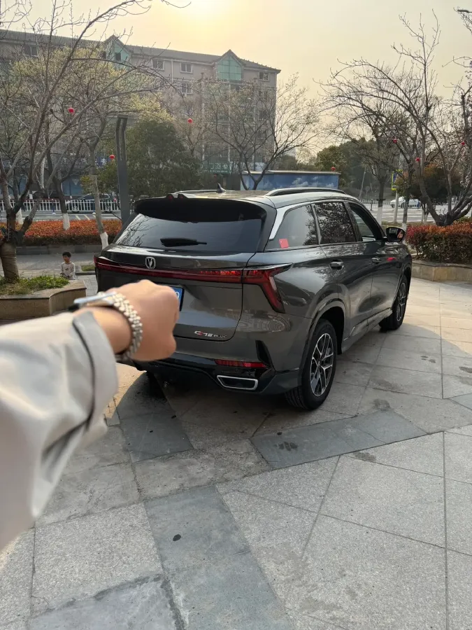 2024 ChangAn CS75 Plus 1.5T 188HP L4 8AT,autocango,china used car exporter,china ev exporter,chinese used car exporter,chinese used ev exporter