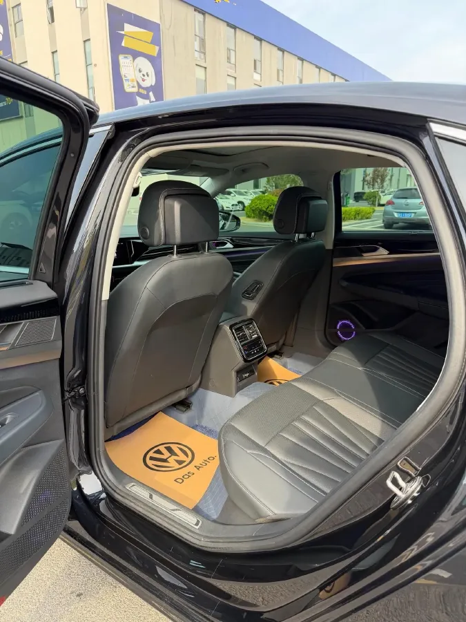 2025 Volkswagen Passat 2.0T 220HP L4 7DCT,autocango,china used car exporter,china ev exporter,chinese used car exporter,chinese used ev exporter