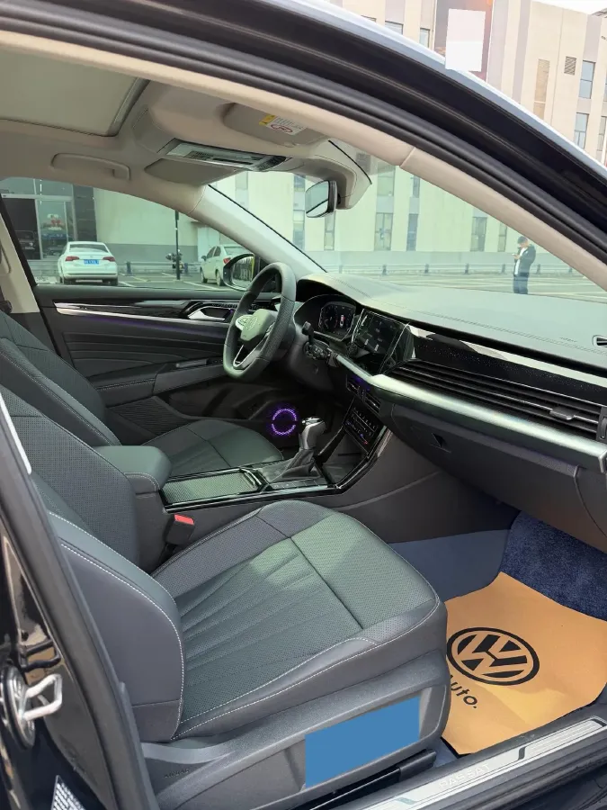 2025 Volkswagen Passat 2.0T 220HP L4 7DCT,autocango,china used car exporter,china ev exporter,chinese used car exporter,chinese used ev exporter