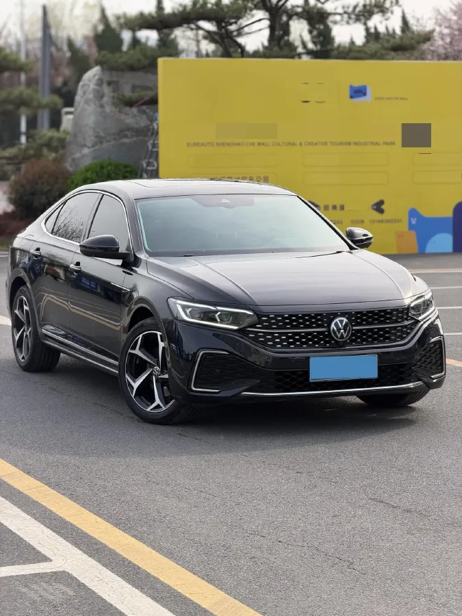 2025 Volkswagen Passat 2.0T 220HP L4 7DCT,autocango,china used car exporter,china ev exporter,chinese used car exporter,chinese used ev exporter
