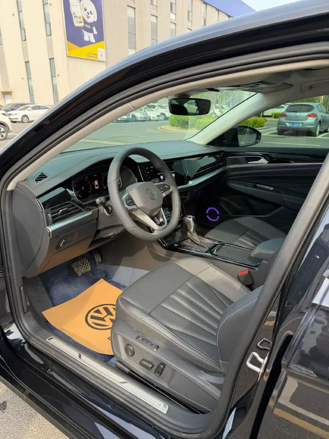 2025 Volkswagen Passat 2.0T 220HP L4 7DCT,autocango,china used car exporter,china ev exporter,chinese used car exporter,chinese used ev exporter