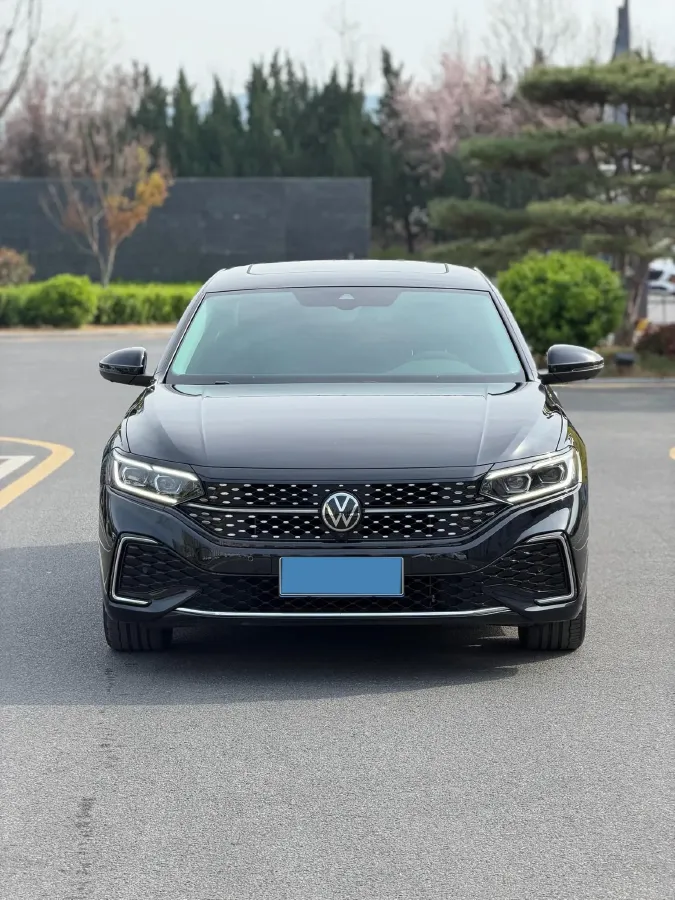 2025 Volkswagen Passat 2.0T 220HP L4 7DCT,autocango,china used car exporter,china ev exporter,chinese used car exporter,chinese used ev exporter