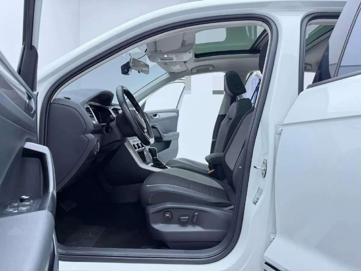 2022 Volkswagen T-Roc 1.4T 150HP L4 7DCT,autocango,china used car exporter,china ev exporter,chinese used car exporter,chinese used ev exporter