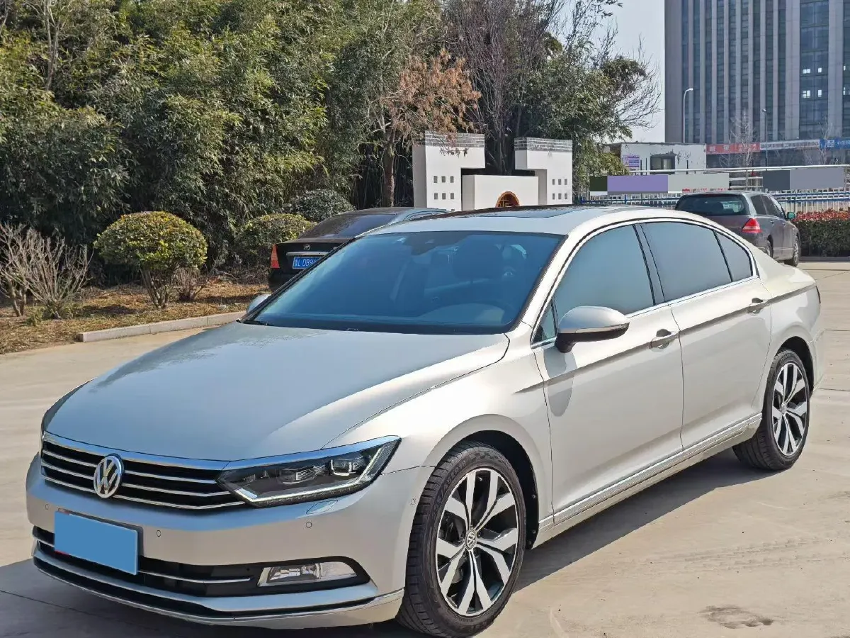 2019 Volkswagen Magotan 2.0T 186HP L4 7DCT,autocango,china used car exporter,china ev exporter,chinese used car exporter,chinese used ev exporter