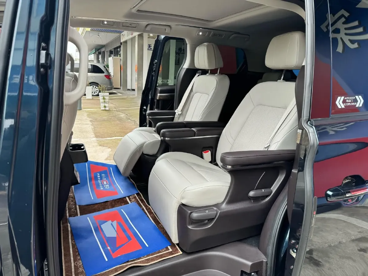 2021 GAC Trumpchi M8 2.0T 252HP L4 8AT,autocango,china used car exporter,china ev exporter,chinese used car exporter,chinese used ev exporter