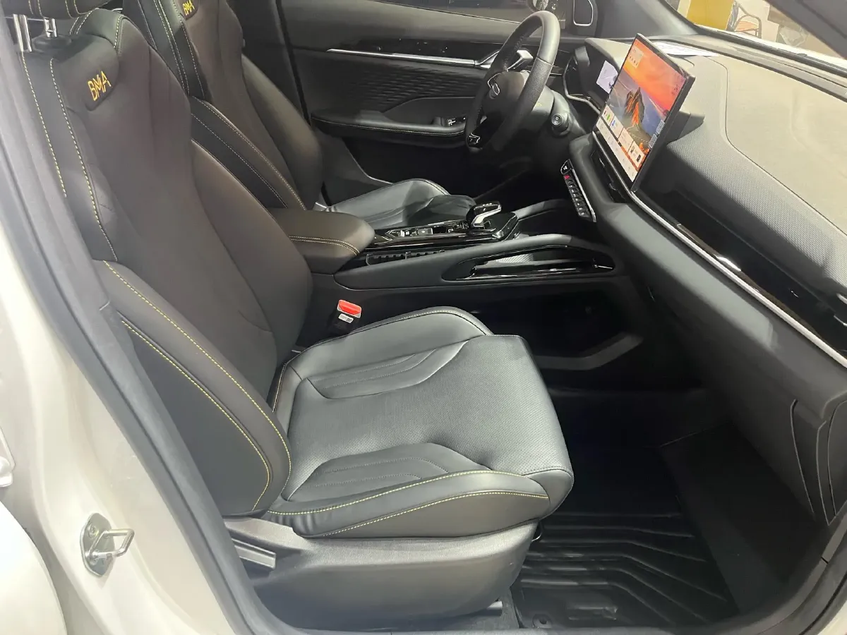 2025 Geely Coolray 1.5T 181HP L4 7DCT,autocango,china used car exporter,china ev exporter,chinese used car exporter,chinese used ev exporter