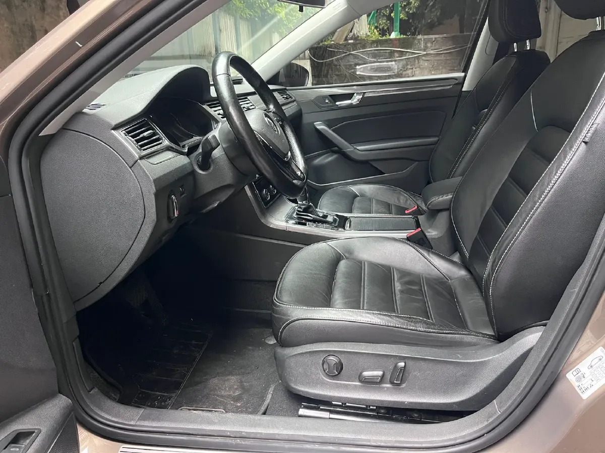 2017 Volkswagen Passat 1.8T 180HP L4 7DCT,autocango,china used car exporter,china ev exporter,chinese used car exporter,chinese used ev exporter