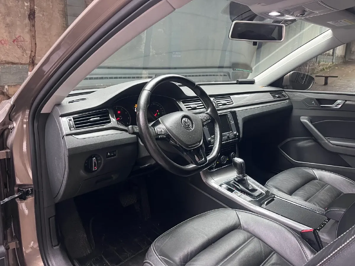 2017 Volkswagen Passat 1.8T 180HP L4 7DCT,autocango,china used car exporter,china ev exporter,chinese used car exporter,chinese used ev exporter