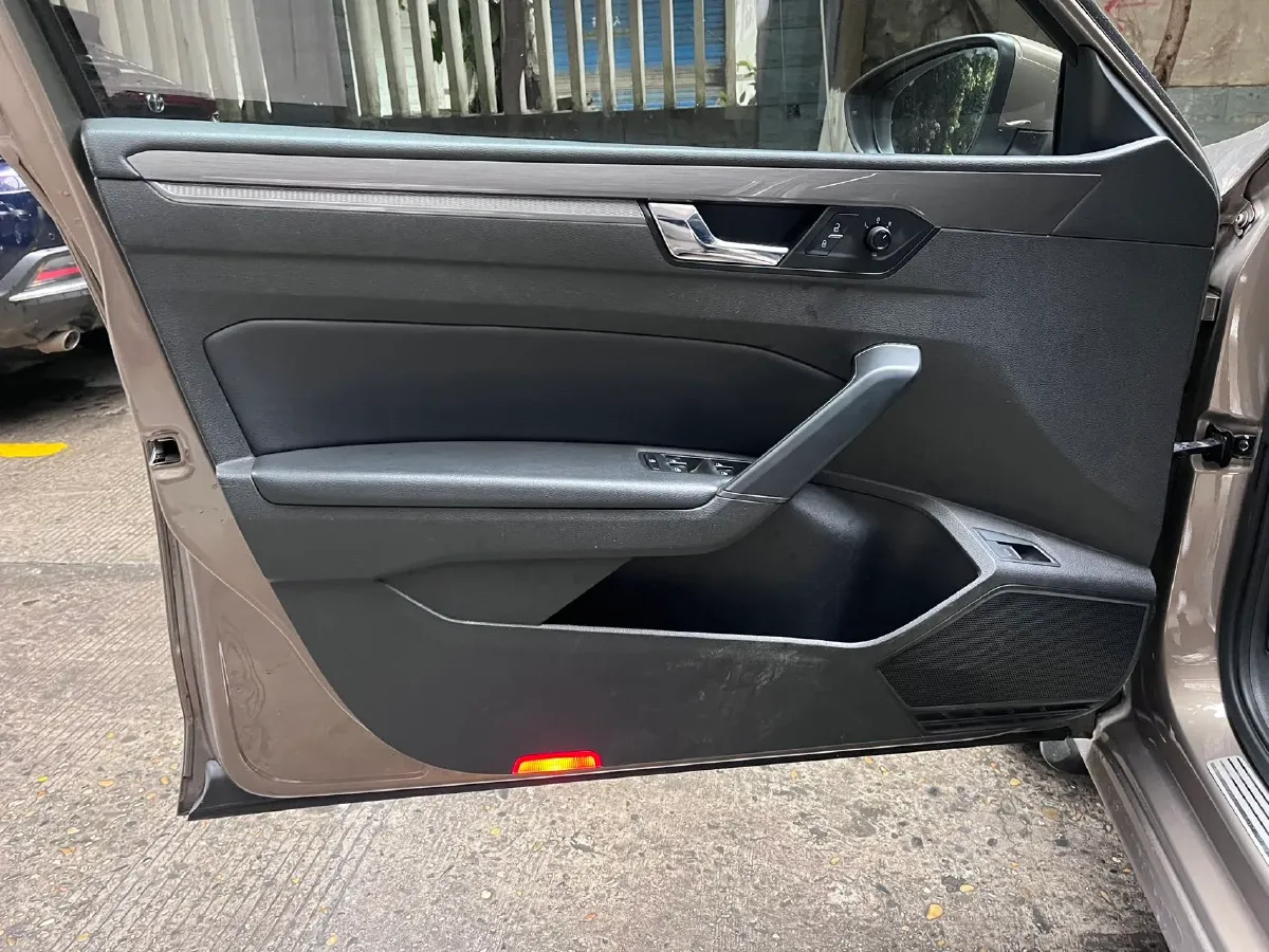 2017 Volkswagen Passat 1.8T 180HP L4 7DCT,autocango,china used car exporter,china ev exporter,chinese used car exporter,chinese used ev exporter