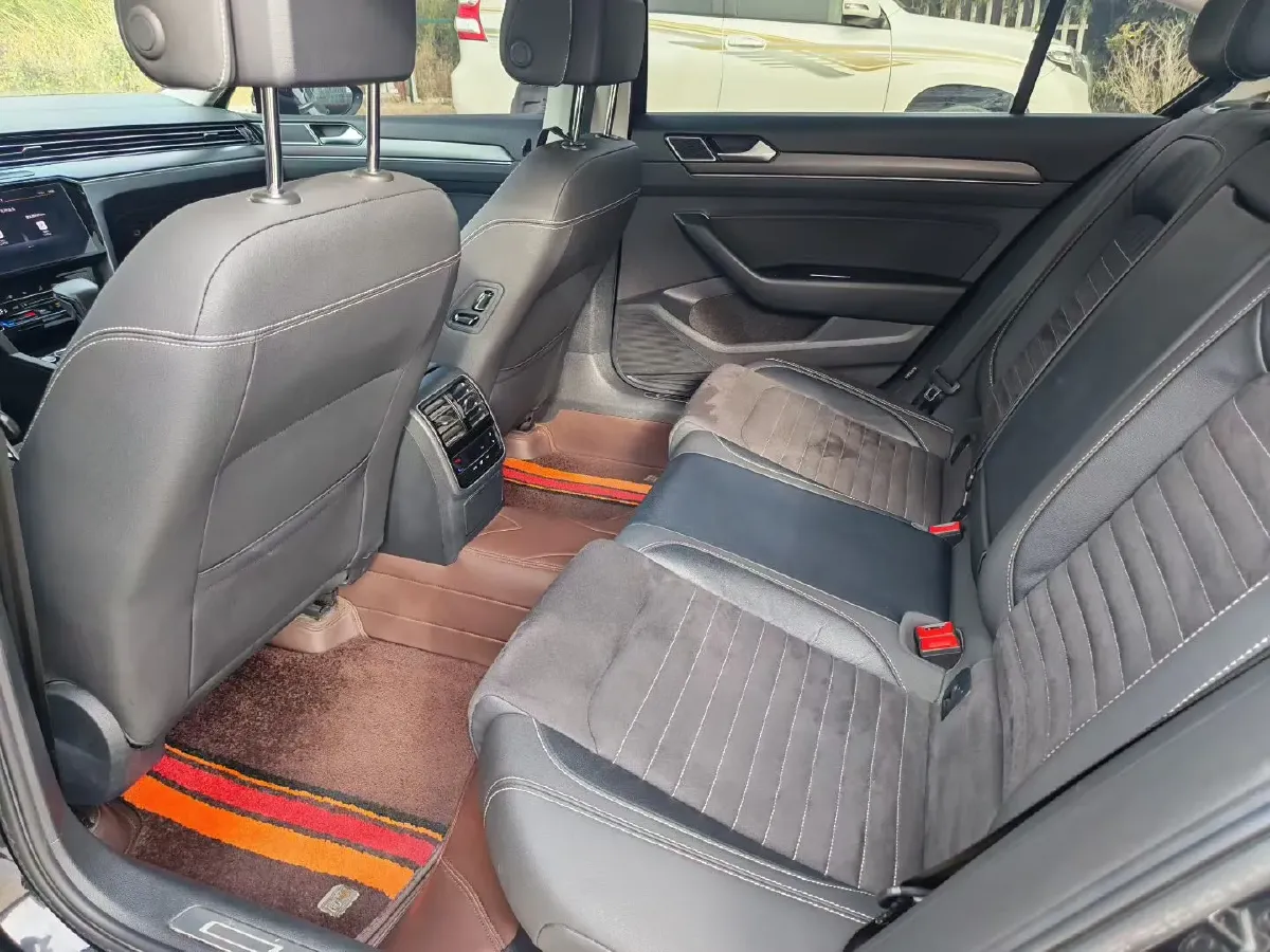 2021 Volkswagen Magotan 2.0T 186HP L4 7DCT,autocango,china used car exporter,china ev exporter,chinese used car exporter,chinese used ev exporter