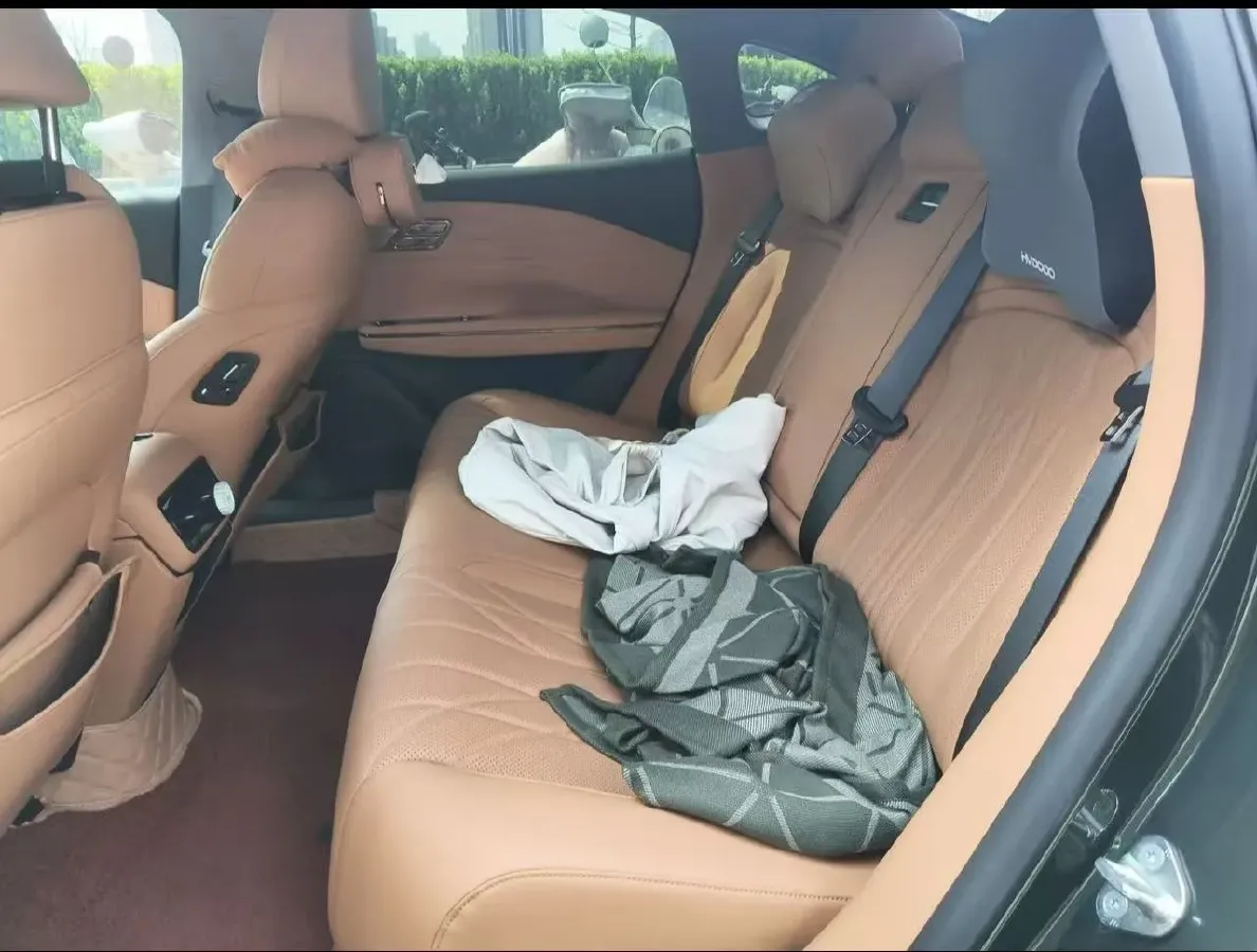 2025 Geely Galaxy Starshine 8 1.5T 163HP L4 3DHT PHEV 27.69KWH,autocango,china used car exporter,china ev exporter,chinese used car exporter,chinese used ev exporter