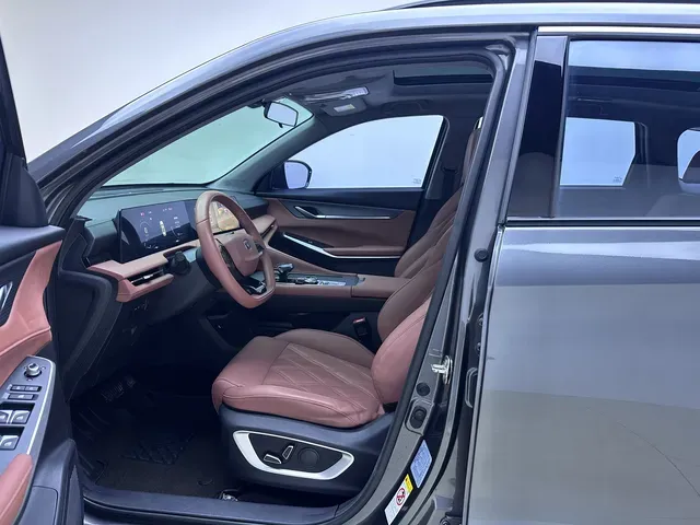 2023 ChangAn CS75 Plus 1.5T 188HP L4 8AT,autocango,china used car exporter,china ev exporter,chinese used car exporter,chinese used ev exporter