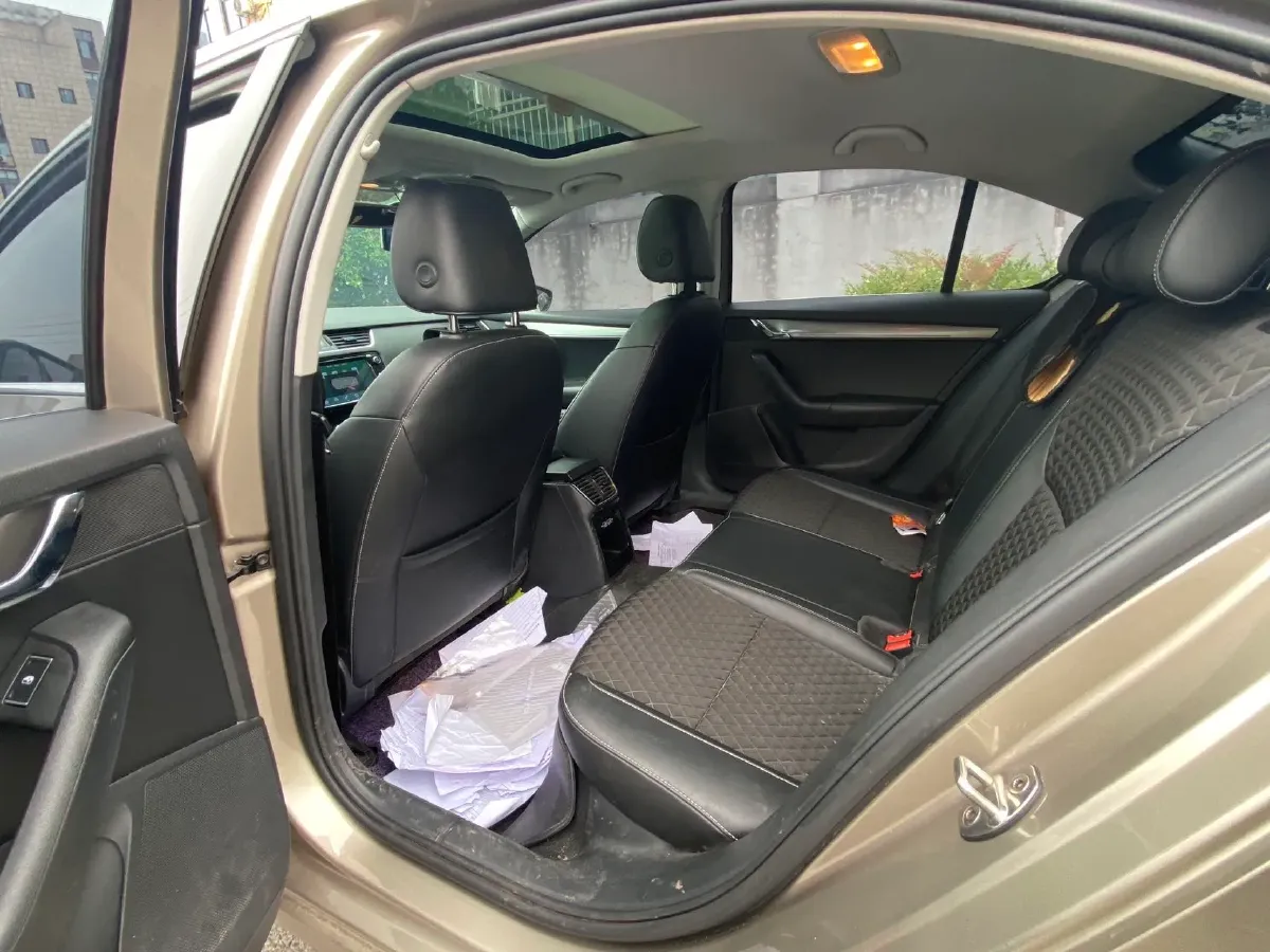 2018 Skoda Octavia 1.2T 116HP L4 7DCT,autocango,china used car exporter,china ev exporter,chinese used car exporter,chinese used ev exporter