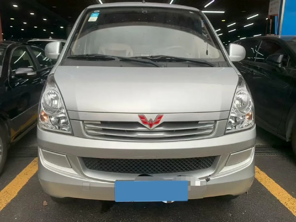 2022 WuLing RongGuang S 1.2L 76HP L4 5MT,autocango,china used car exporter,china ev exporter,chinese used car exporter,chinese used ev exporter