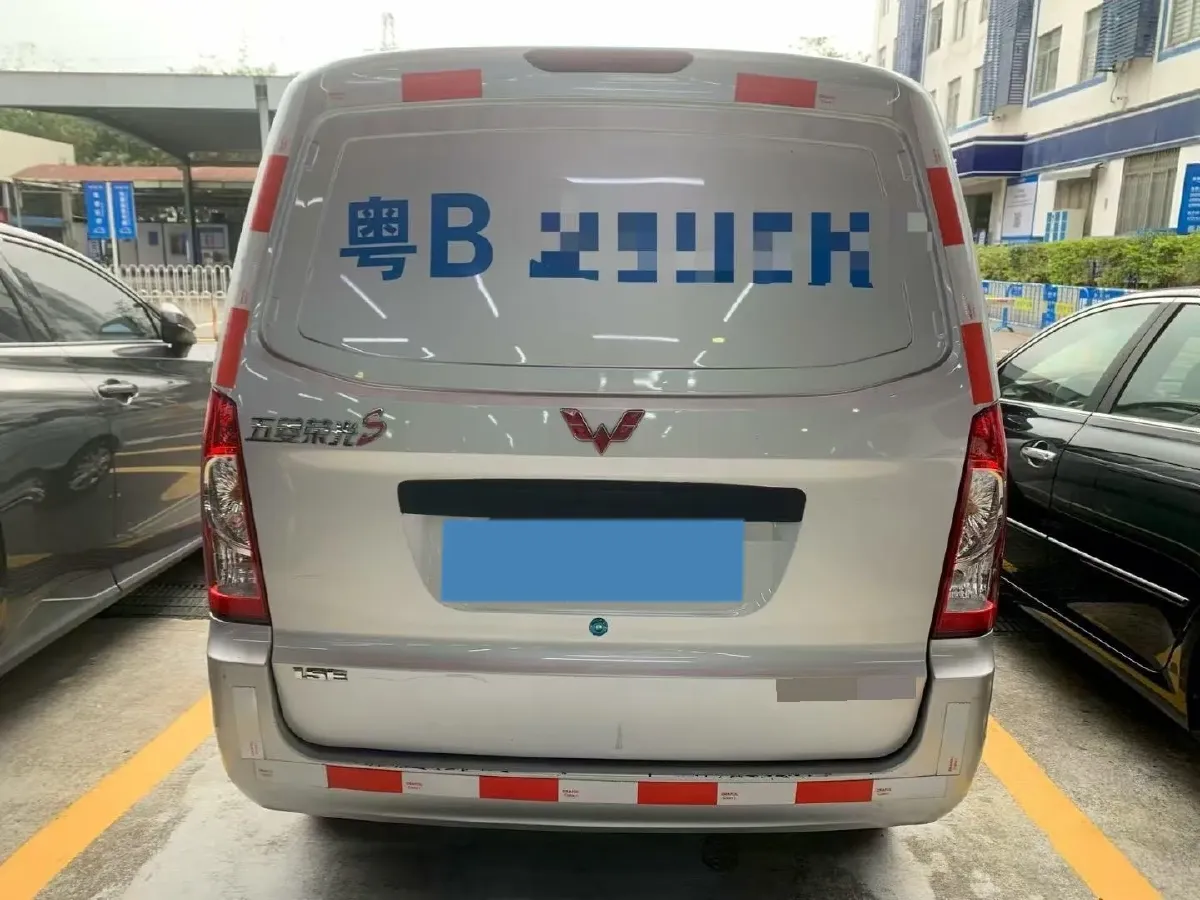 2022 WuLing RongGuang S 1.2L 76HP L4 5MT,autocango,china used car exporter,china ev exporter,chinese used car exporter,chinese used ev exporter
