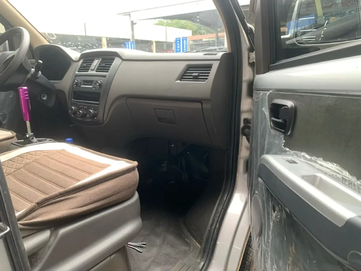 2022 WuLing RongGuang S 1.2L 76HP L4 5MT,autocango,china used car exporter,china ev exporter,chinese used car exporter,chinese used ev exporter