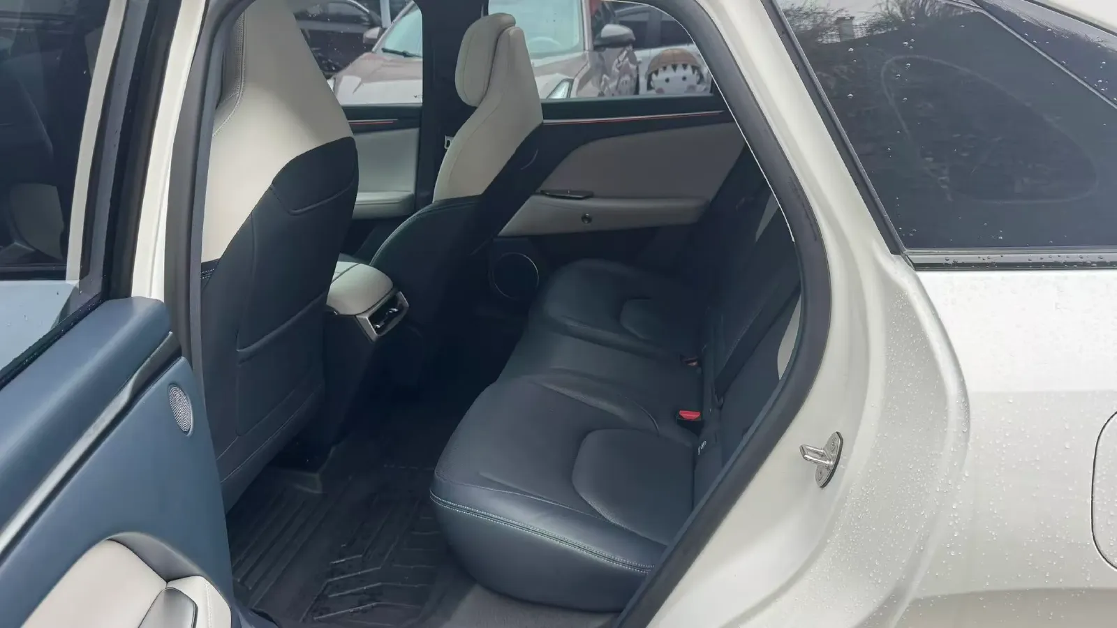 2024 HongQi H5 2.0T 224HP L4 8AT,autocango,china used car exporter,china ev exporter,chinese used car exporter,chinese used ev exporter