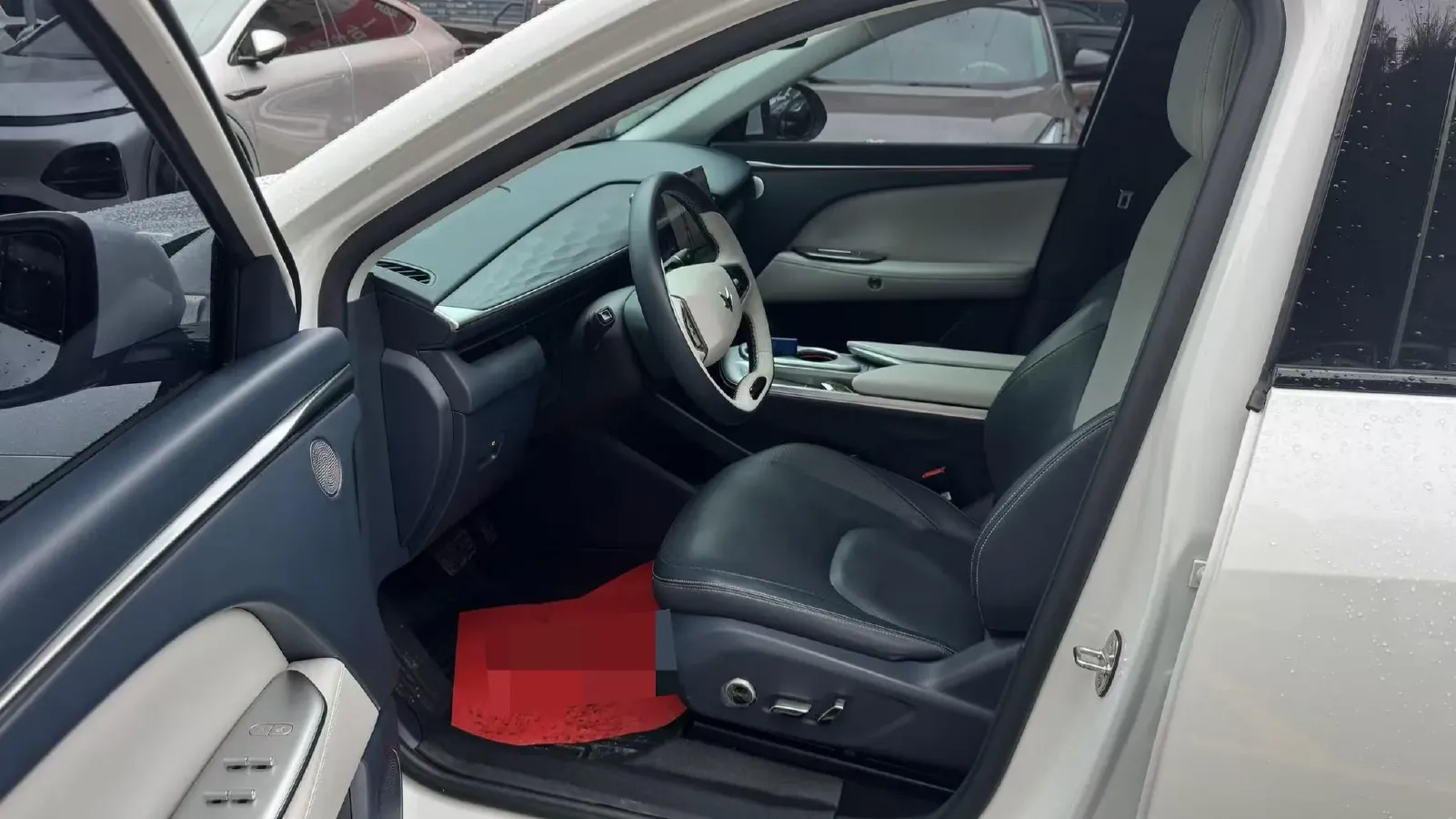 2024 HongQi H5 2.0T 224HP L4 8AT,autocango,china used car exporter,china ev exporter,chinese used car exporter,chinese used ev exporter