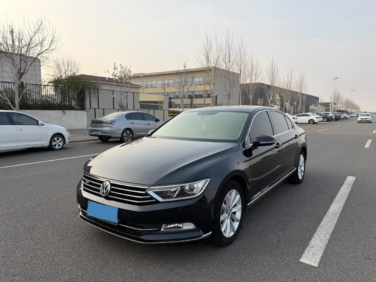 2018 Volkswagen Magotan 1.8T 180HP L4 7DCT,autocango,china used car exporter,china ev exporter,chinese used car exporter,chinese used ev exporter