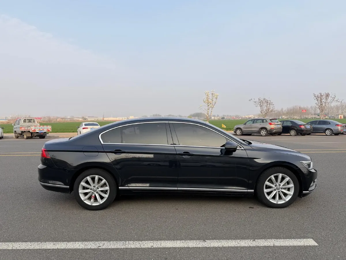 2018 Volkswagen Magotan 1.8T 180HP L4 7DCT,autocango,china used car exporter,china ev exporter,chinese used car exporter,chinese used ev exporter