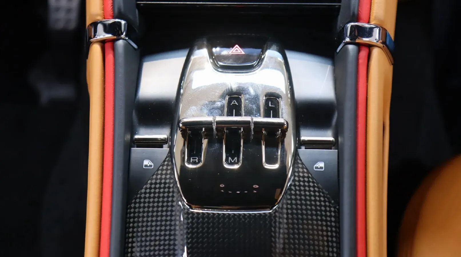 2020 Ferrari Roma 3.9T 620HP V8 8DCT,autocango,china used car exporter,china ev exporter,chinese used car exporter,chinese used ev exporter