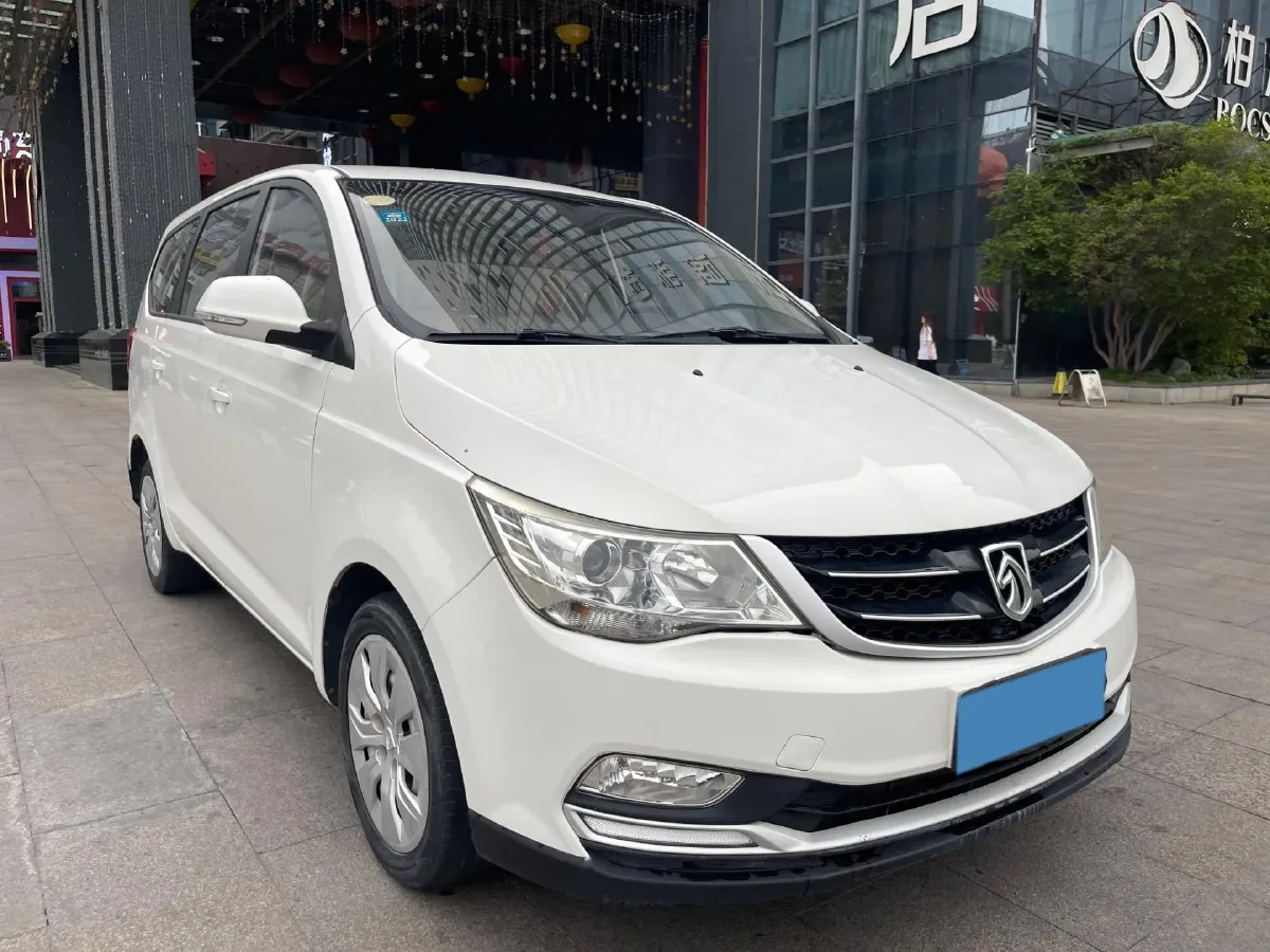 2016 BaoJun 560 1.5T 150HP L4 6MT,autocango,china used car exporter,china ev exporter,chinese used car exporter,chinese used ev exporter