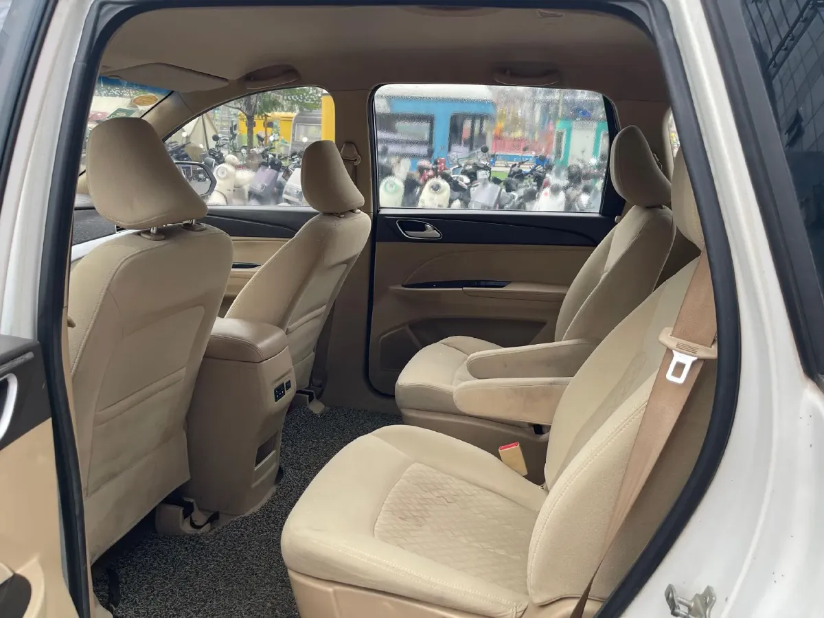 2016 BaoJun 560 1.5T 150HP L4 6MT,autocango,china used car exporter,china ev exporter,chinese used car exporter,chinese used ev exporter