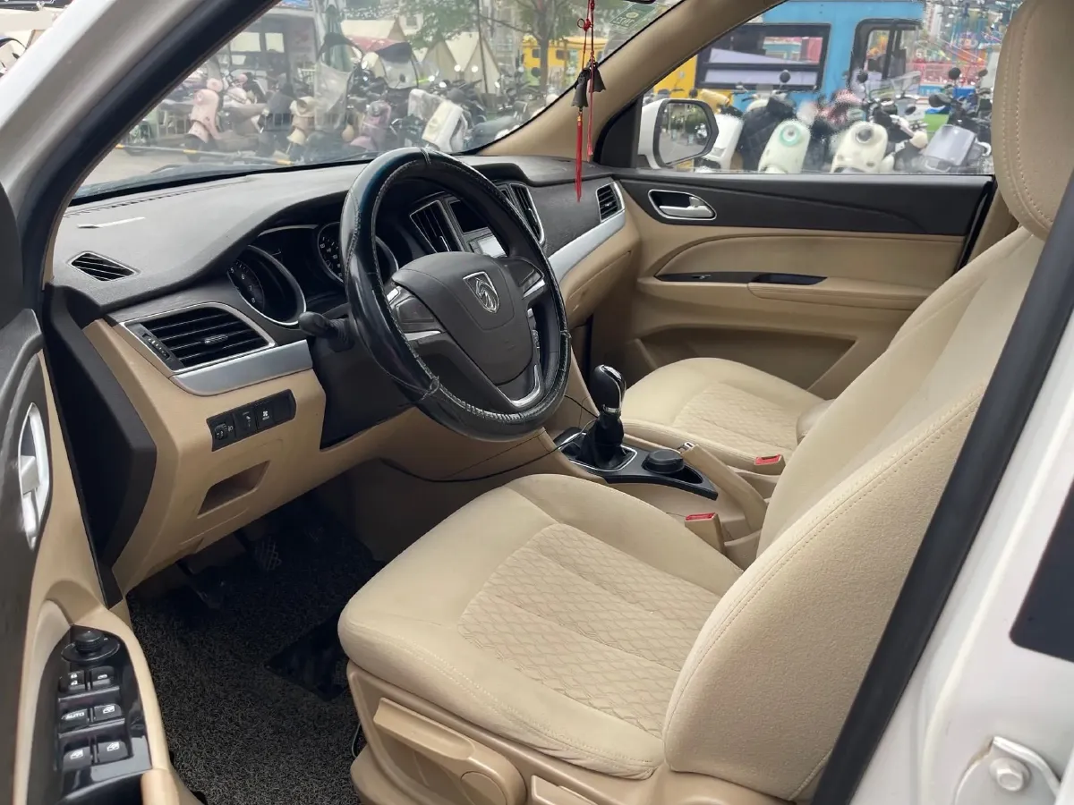 2016 BaoJun 560 1.5T 150HP L4 6MT,autocango,china used car exporter,china ev exporter,chinese used car exporter,chinese used ev exporter