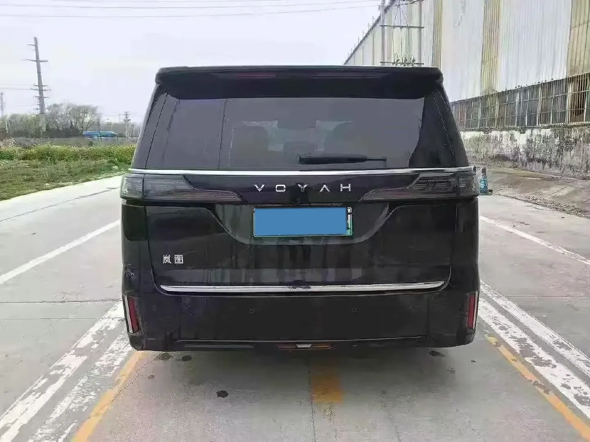 2024 Voyah Dream 1.5T 150HP L4 PHEV 43KWH,autocango,china used car exporter,china ev exporter,chinese used car exporter,chinese used ev exporter