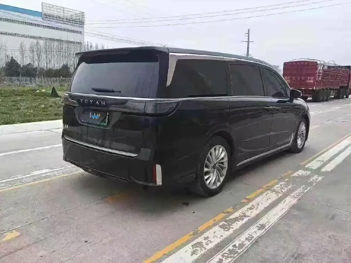 2024 Voyah Dream 1.5T 150HP L4 PHEV 43KWH,autocango,china used car exporter,china ev exporter,chinese used car exporter,chinese used ev exporter