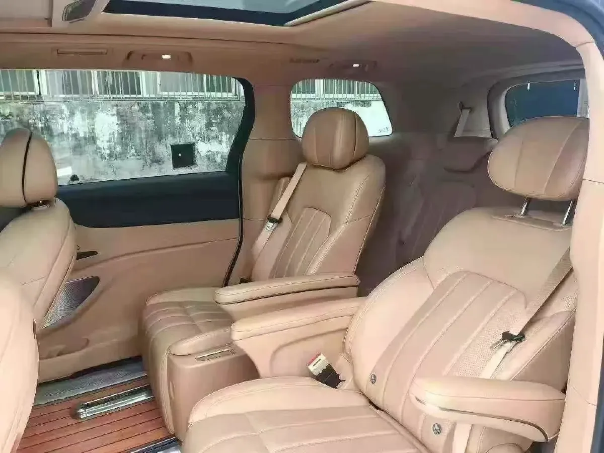 2024 Voyah Dream 1.5T 150HP L4 PHEV 43KWH,autocango,china used car exporter,china ev exporter,chinese used car exporter,chinese used ev exporter