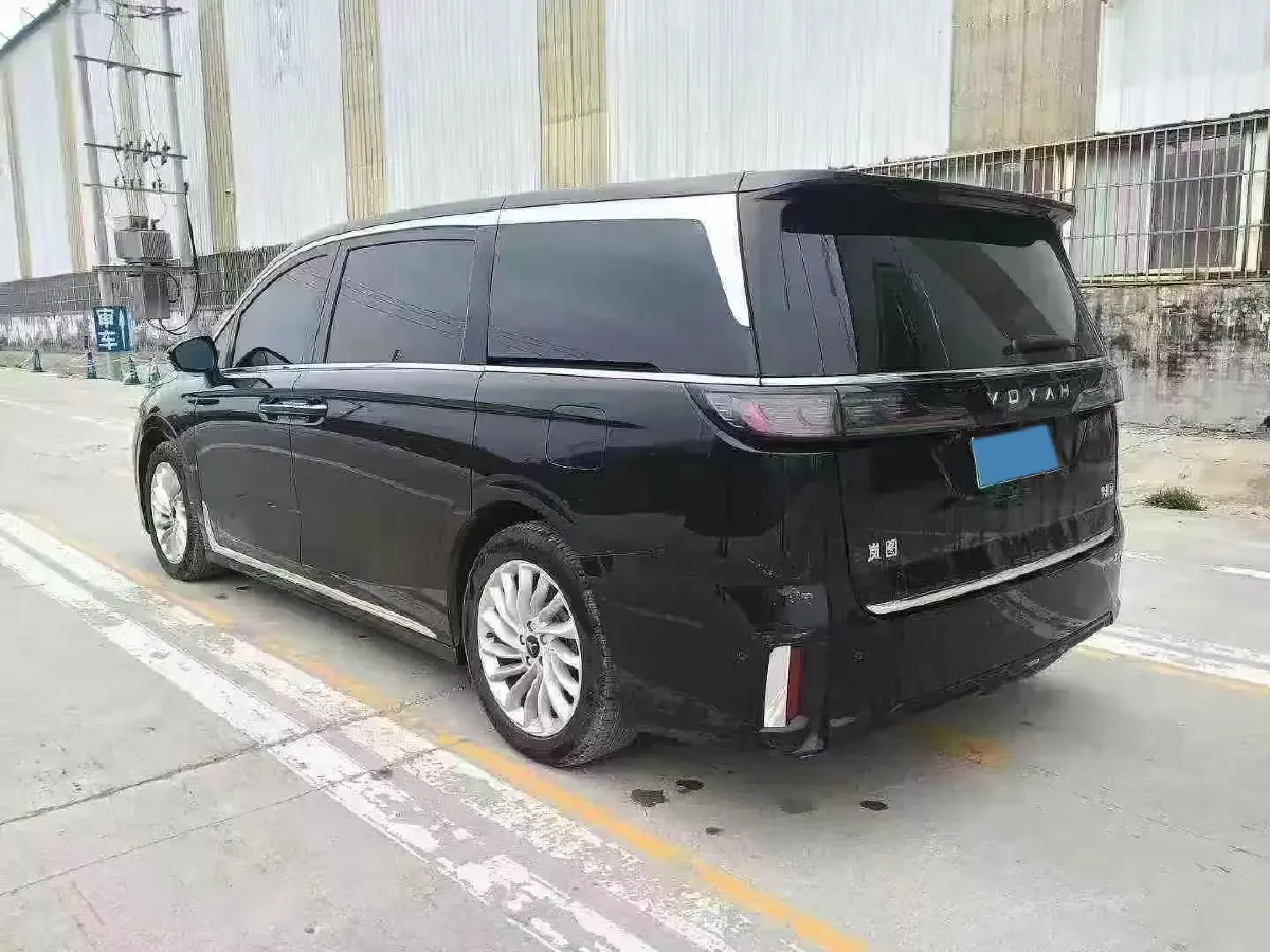 2024 Voyah Dream 1.5T 150HP L4 PHEV 43KWH,autocango,china used car exporter,china ev exporter,chinese used car exporter,chinese used ev exporter