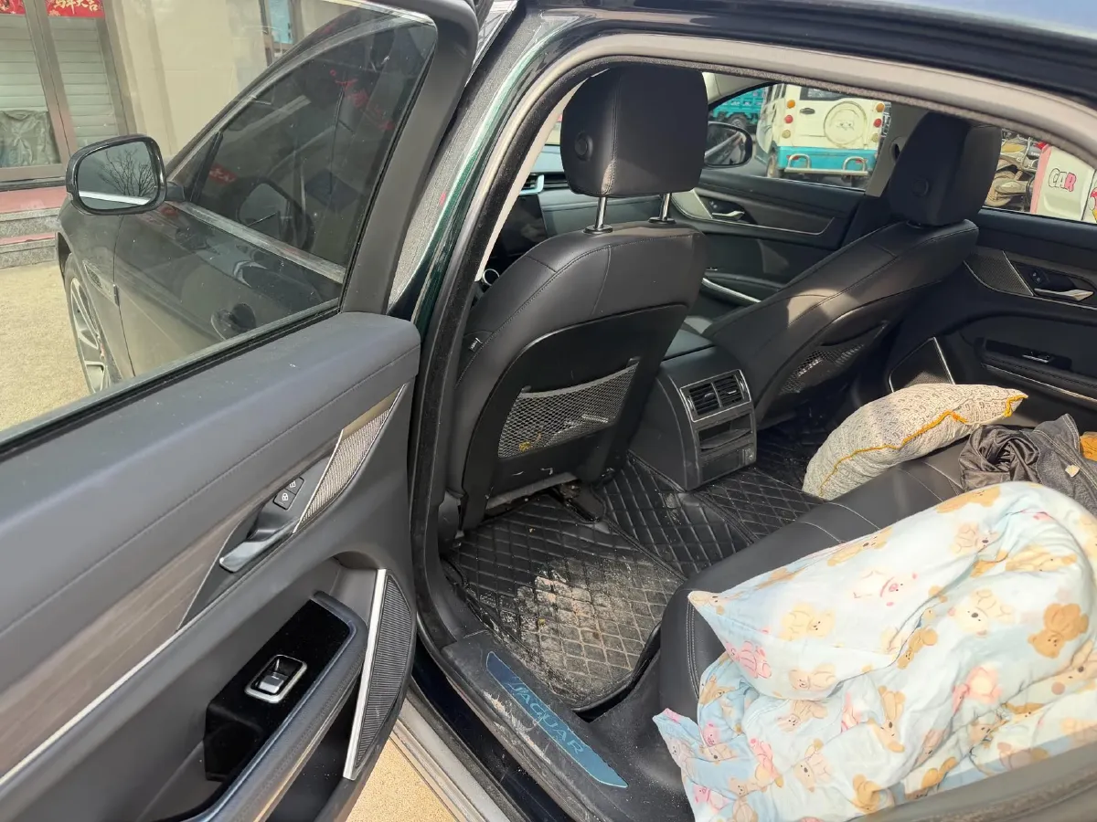 2023 Jaguar XFL 2.0T 200HP L4 8AT,autocango,china used car exporter,china ev exporter,chinese used car exporter,chinese used ev exporter