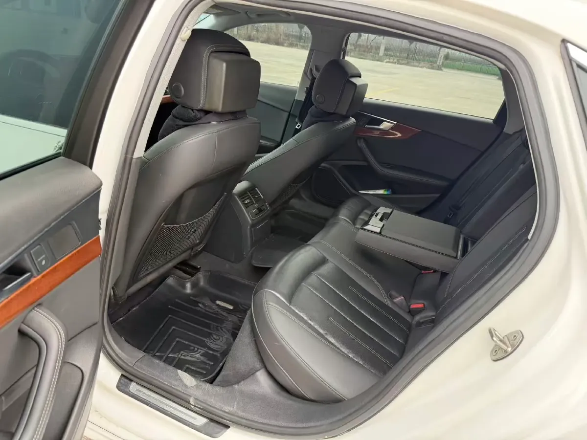 2020 Audi A4L 2.0T 190HP L4 7DCT,autocango,china used car exporter,china ev exporter,chinese used car exporter,chinese used ev exporter