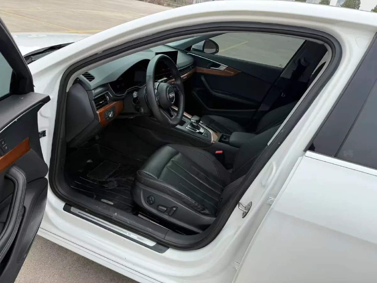 2020 Audi A4L 2.0T 190HP L4 7DCT,autocango,china used car exporter,china ev exporter,chinese used car exporter,chinese used ev exporter